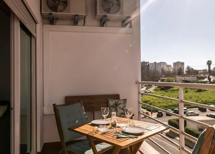 Algarve Beach Vibes Apartment, Wifi, Pool, Ac, Bbq