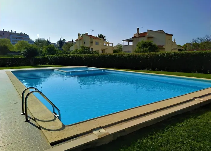 Algarve Beach Vibes Apartment, Wifi, Pool, Ac, Bbq