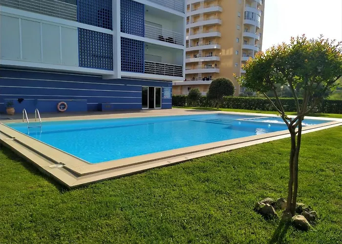 Algarve Beach Vibes Apartment, Wifi, Pool, Ac, Bbq